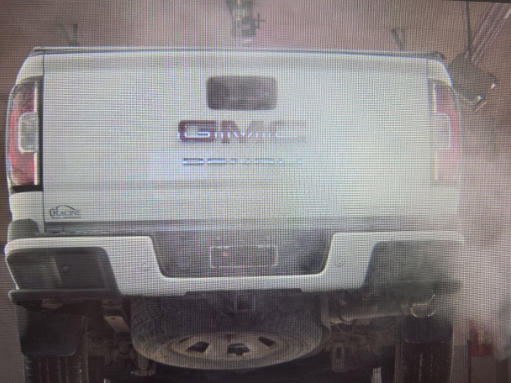 Used 2021 GMC Canyon Denali image 17