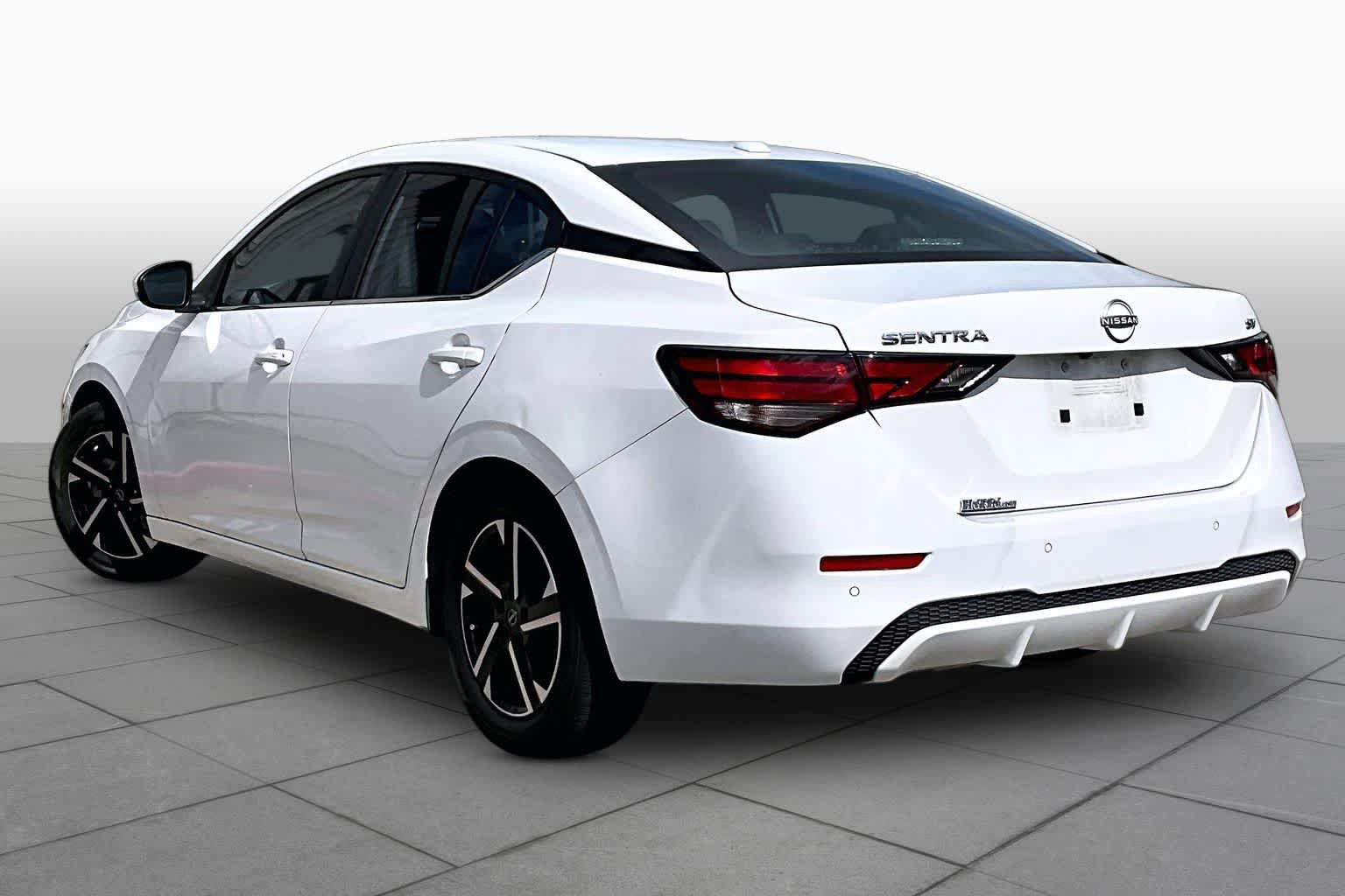 Used 2024 Nissan Sentra SV FWD image 11