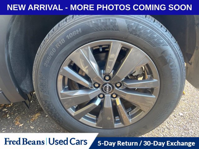 Used 2024 Nissan Pathfinder SV w/ Black Appearance Package AWD/4WD image 14