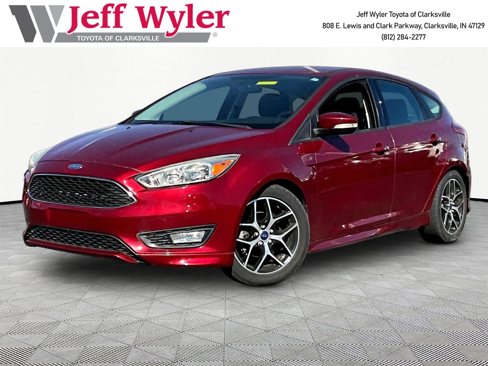 Used 2015 Ford Focus SE w/ SE Sport Package FWD image 1
