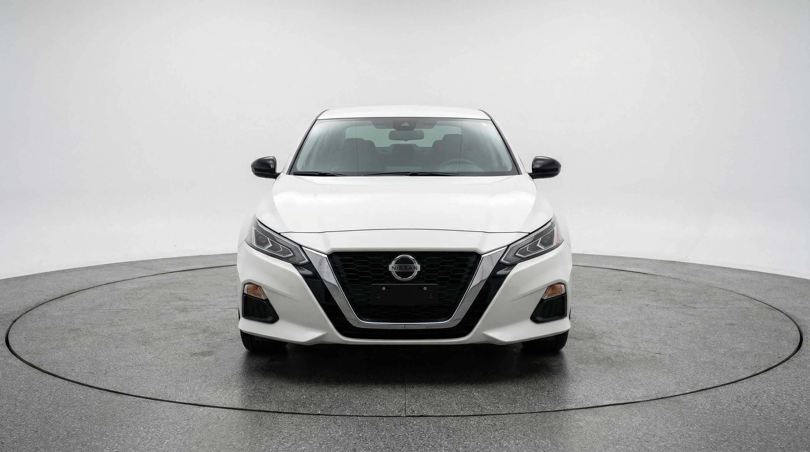 Used 2025 Nissan Altima 2.5 SV image 2
