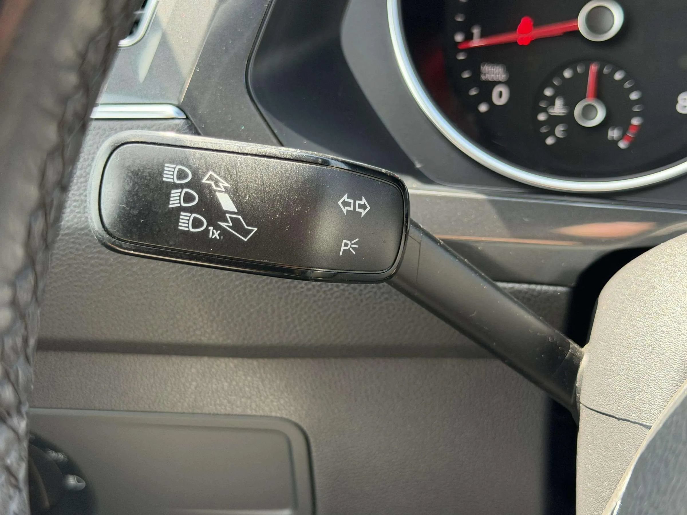 Used 2018 Volkswagen Tiguan SE AWD/4WD image 43