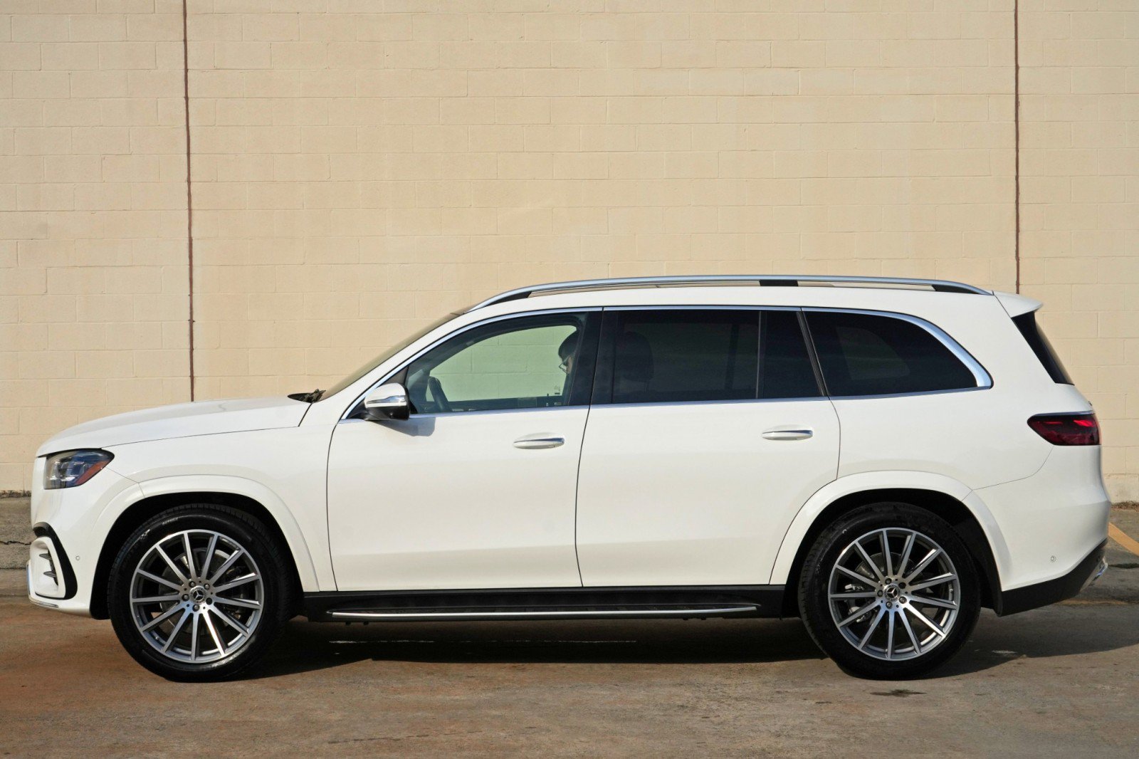 Used 2024 Mercedes-Benz GLS 450 4MATIC w/ AMG Line Exterior image 59