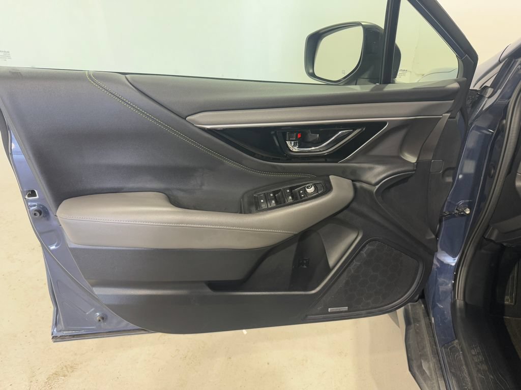 Used 2025 Subaru Outback Onyx Edition AWD/4WD image 18
