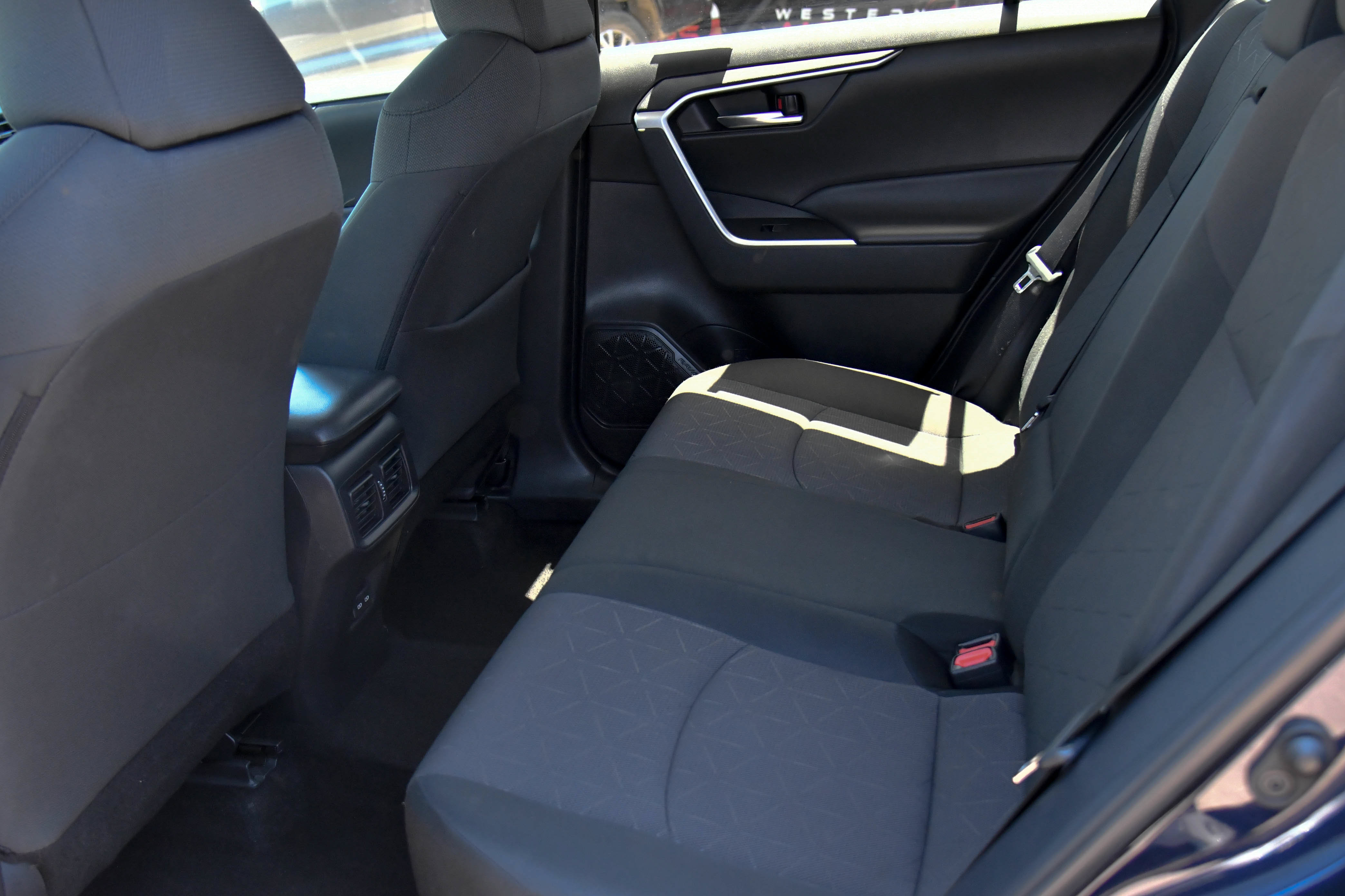 Used 2024 Toyota RAV4 XLE FWD image 37
