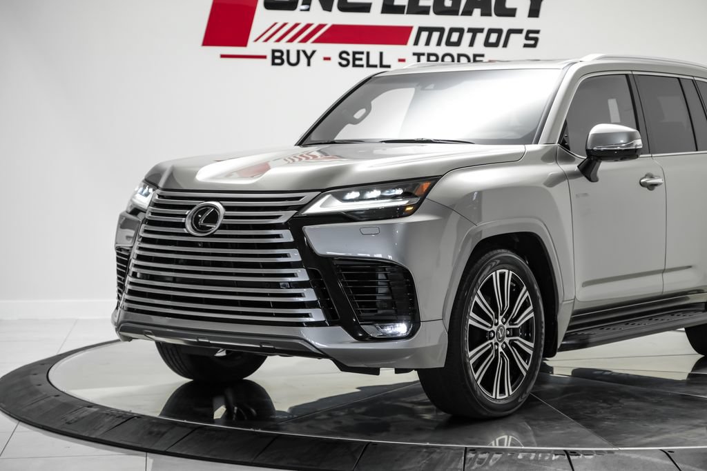 Used 2022 Lexus LX 600 4WD w/ Luxury Package image 2