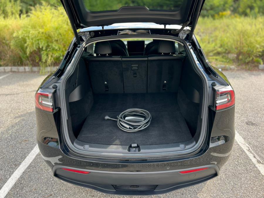 Used 2022 Tesla Model Y Long Range image 37