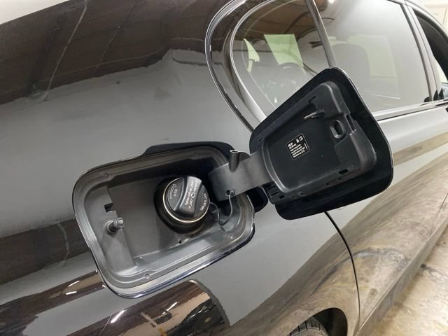Used 2017 BMW 740i RWD image 96