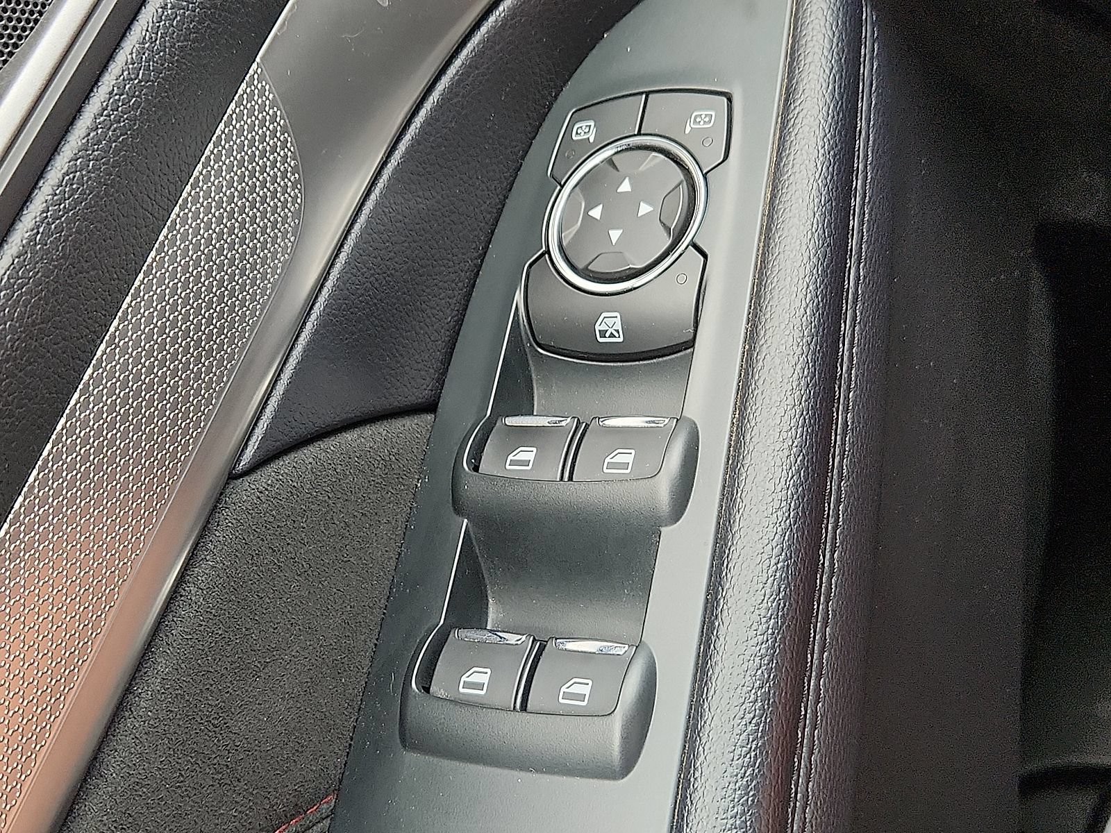 Used 2018 Ford Explorer XLT w/ Equipment Group 202A FWD image 22