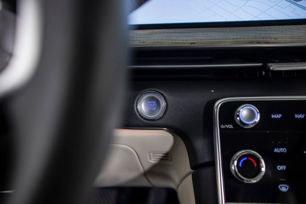 Used 2025 Genesis GV80 2.5T Prestige image 37