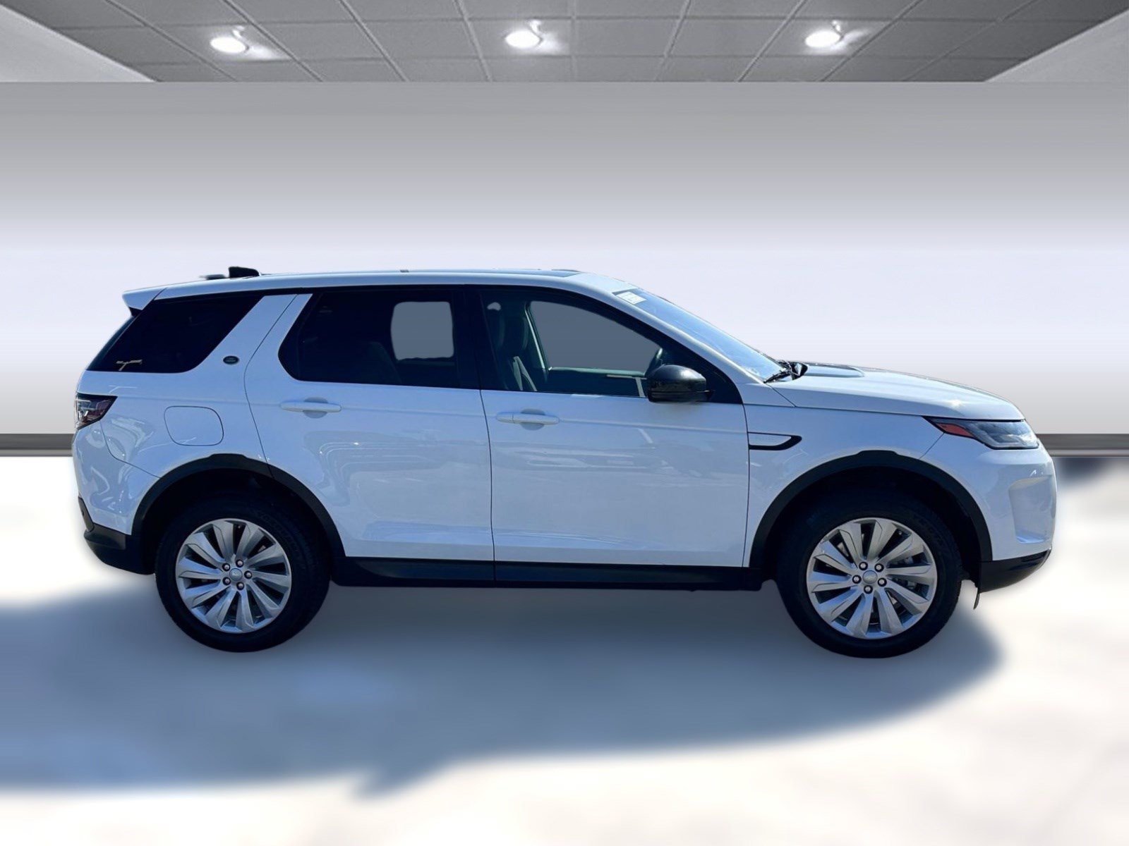 Used 2020 Land Rover Discovery Sport SE image 6