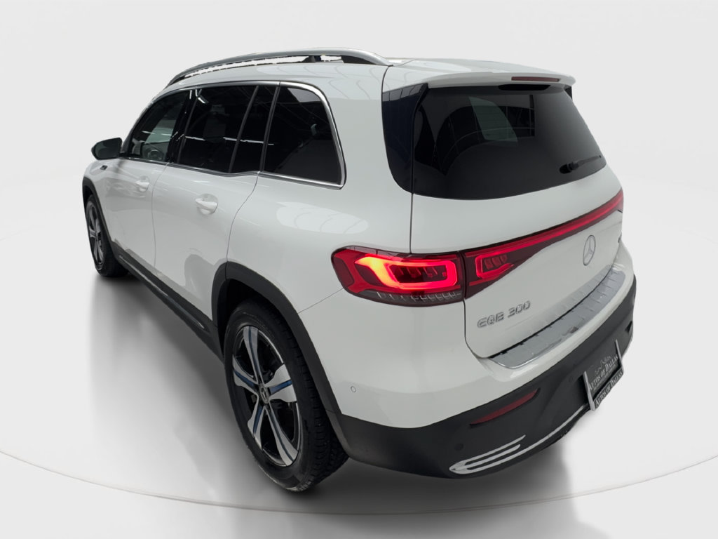 Used 2022 Mercedes-Benz EQB 300 4MATIC image 11