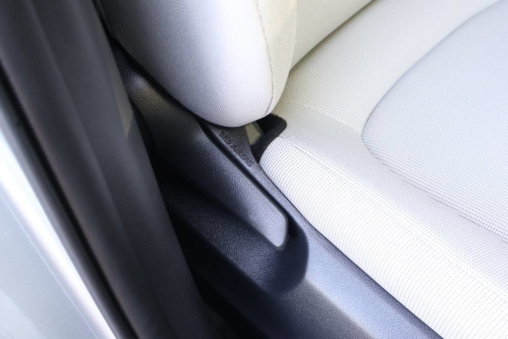 Used 2026 Toyota Corolla Cross LE FWD image 40