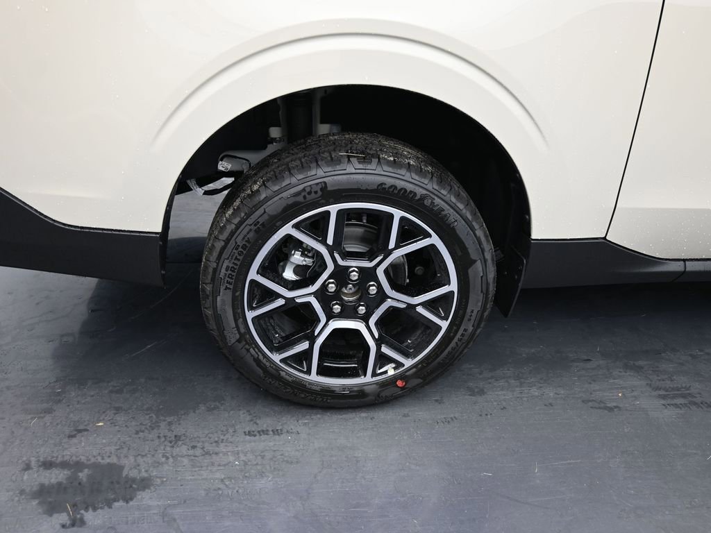 New 2025 Ford Maverick Lariat w/ 4K Tow Package image 12