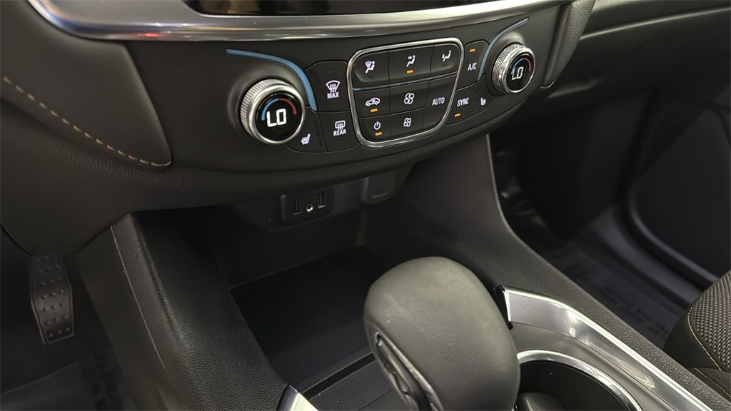 Used 2021 Chevrolet Traverse LT image 22