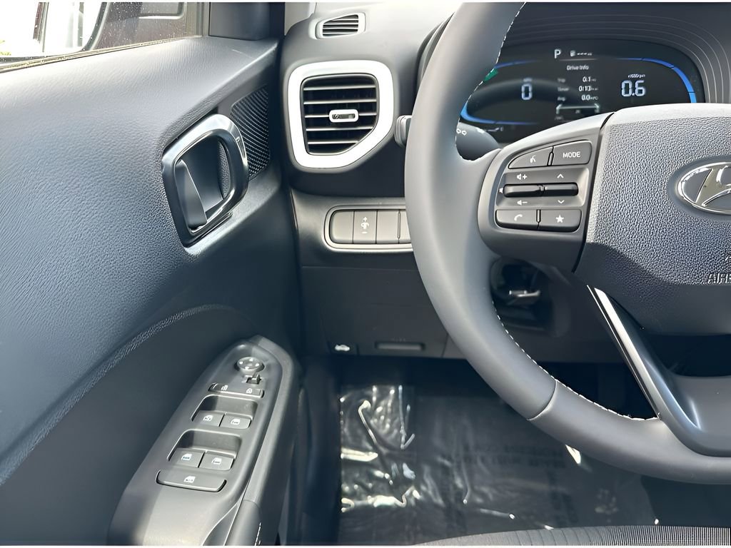 Used 2024 Hyundai Venue Limited image 19