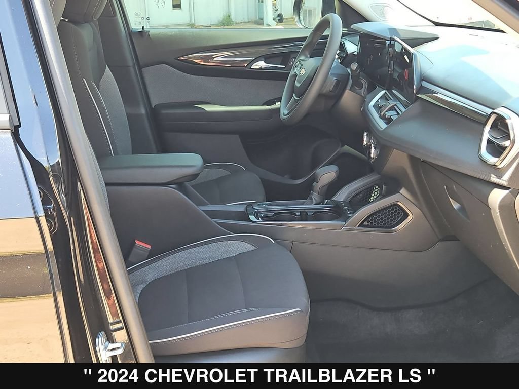 Used 2024 Chevrolet TrailBlazer LS w/ LS Convenience Package FWD image 27