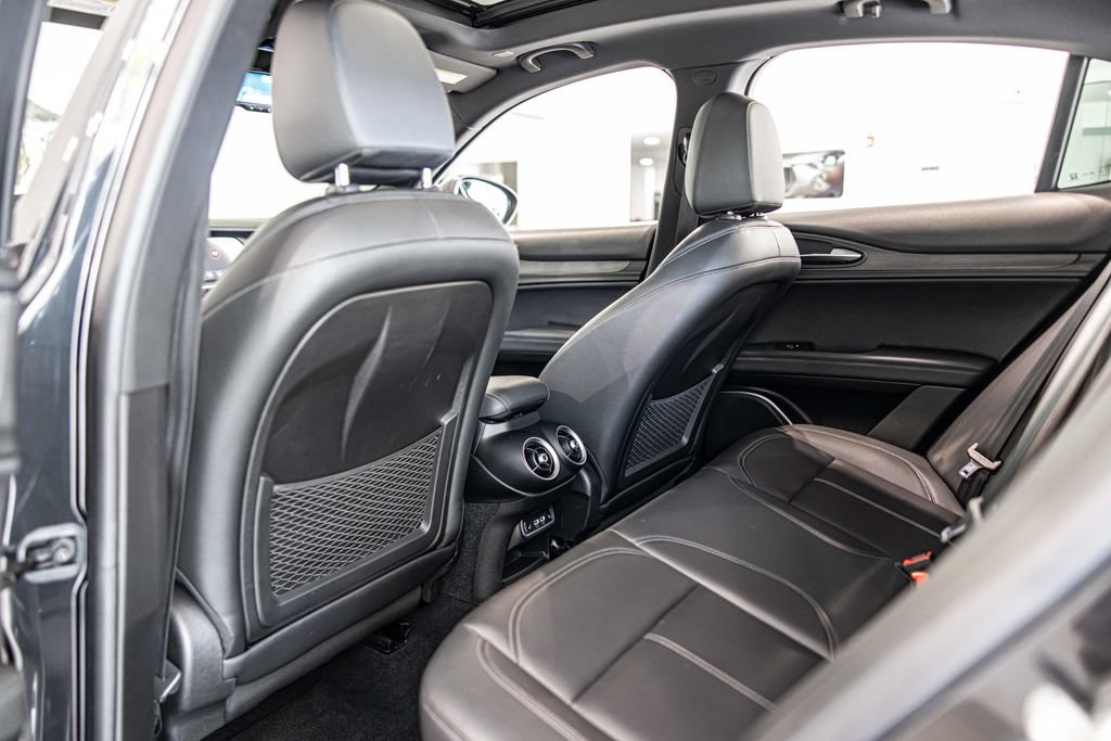 Used 2022 Alfa Romeo Stelvio Ti AWD/4WD image 34