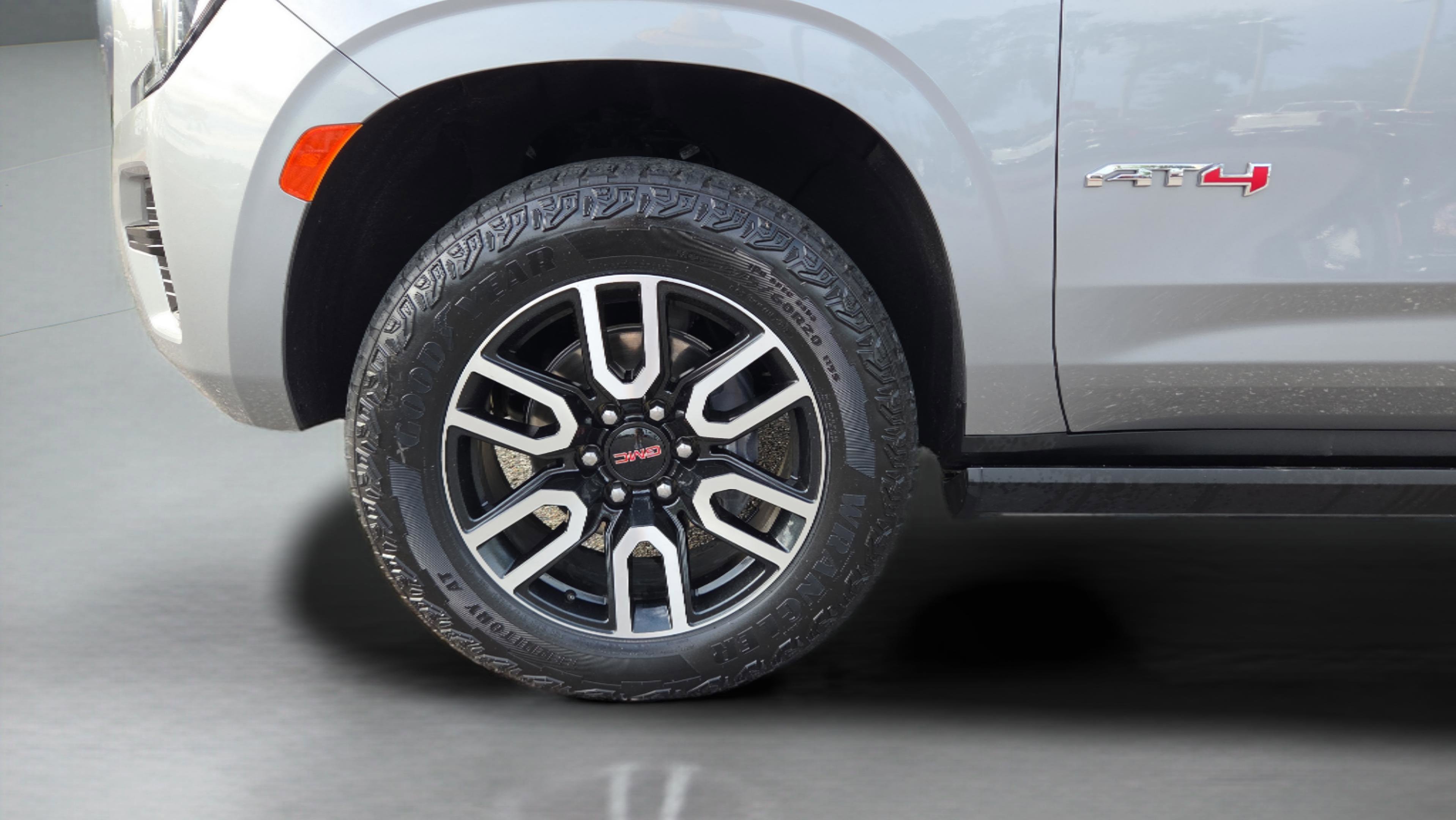 Used 2023 GMC Yukon XL AT4 w/ AT4 Premium Plus Package AWD/4WD image 29