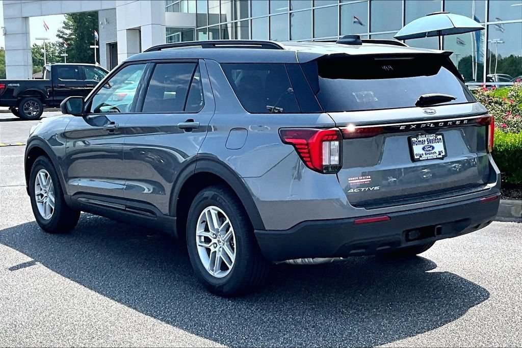 New 2026 Ford Explorer Active RWD image 3