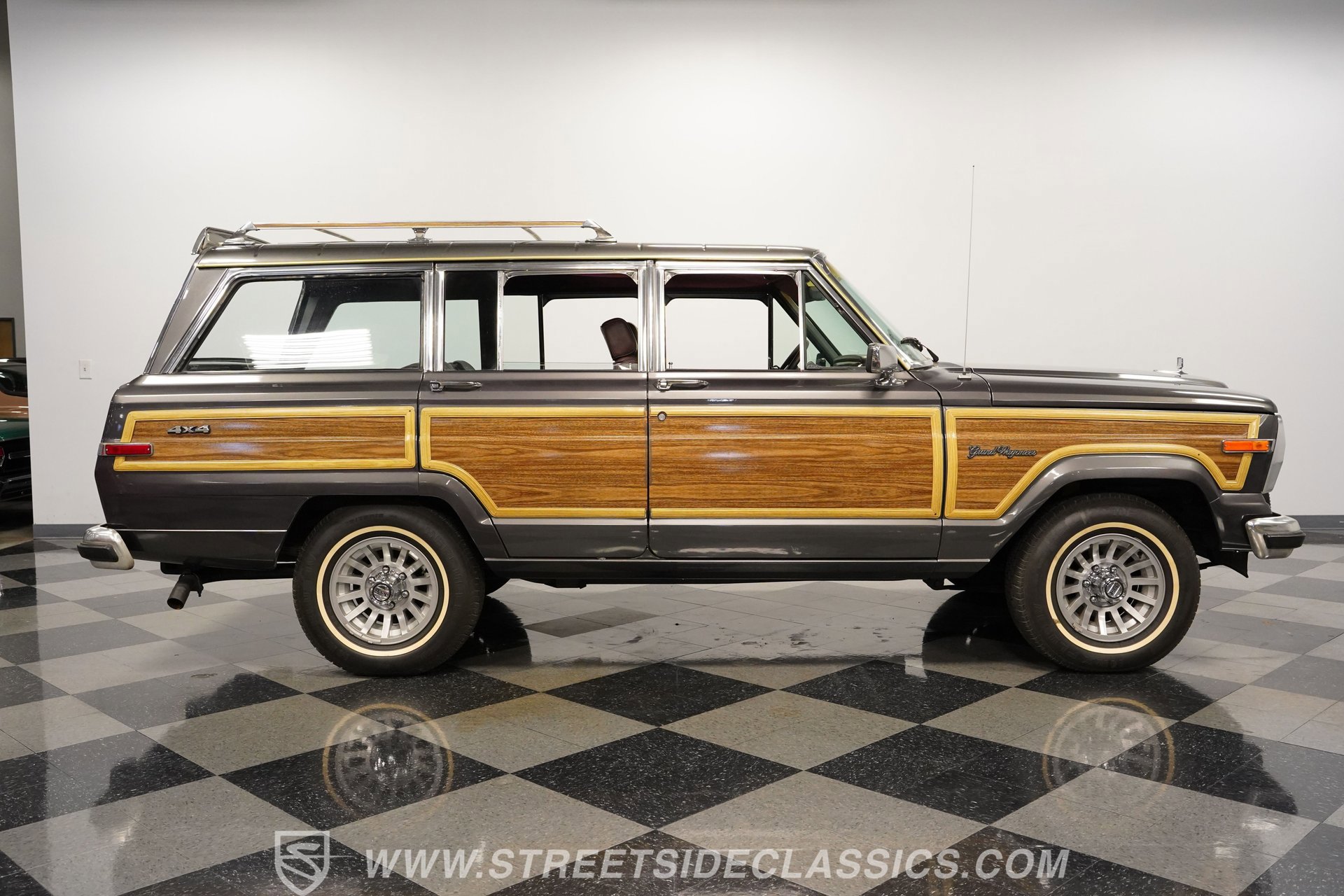 Used 1988 Jeep Grand Wagoneer image 14