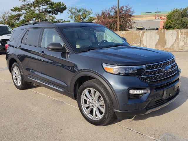 Used 2024 Ford Explorer XLT w/ Equipment Group 202A AWD/4WD image 3