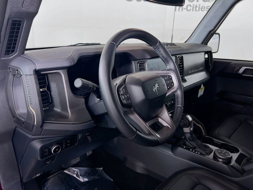 New 2025 Ford Bronco Badlands image 3