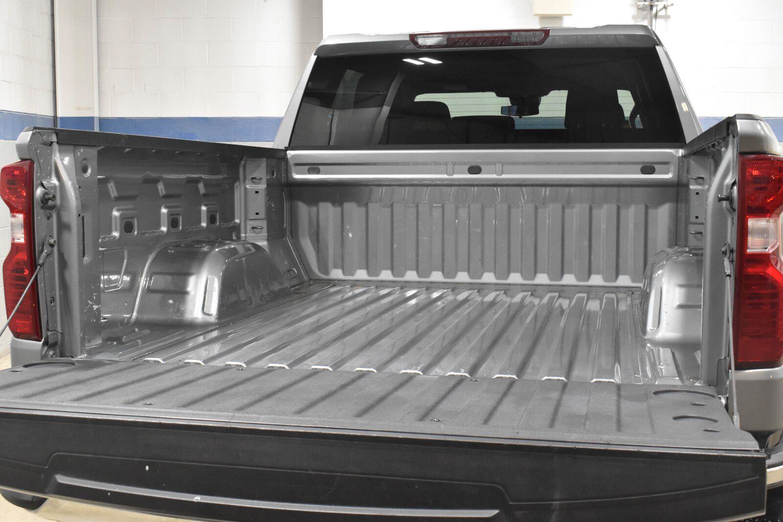 Used 2023 Chevrolet Silverado 1500 LT AWD/4WD image 23