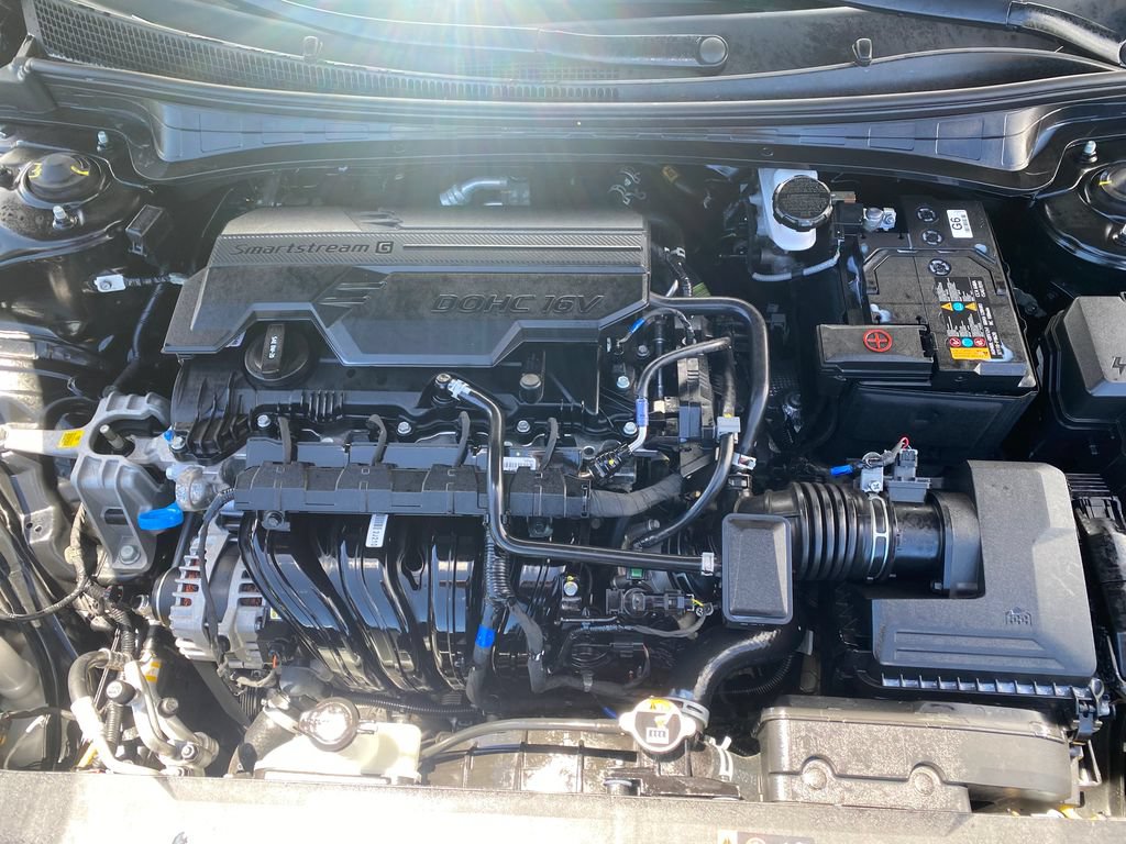 Certified 2025 Hyundai Elantra Sport FWD image 9