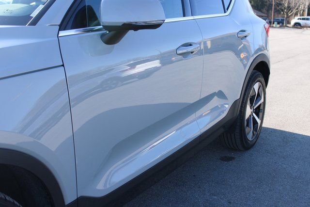 Used 2025 Volvo XC40 B5 Plus image 48
