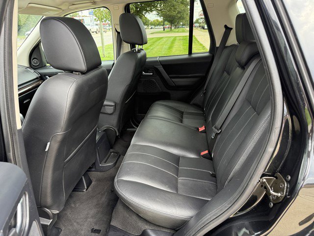 Used 2015 Land Rover LR2 image 10