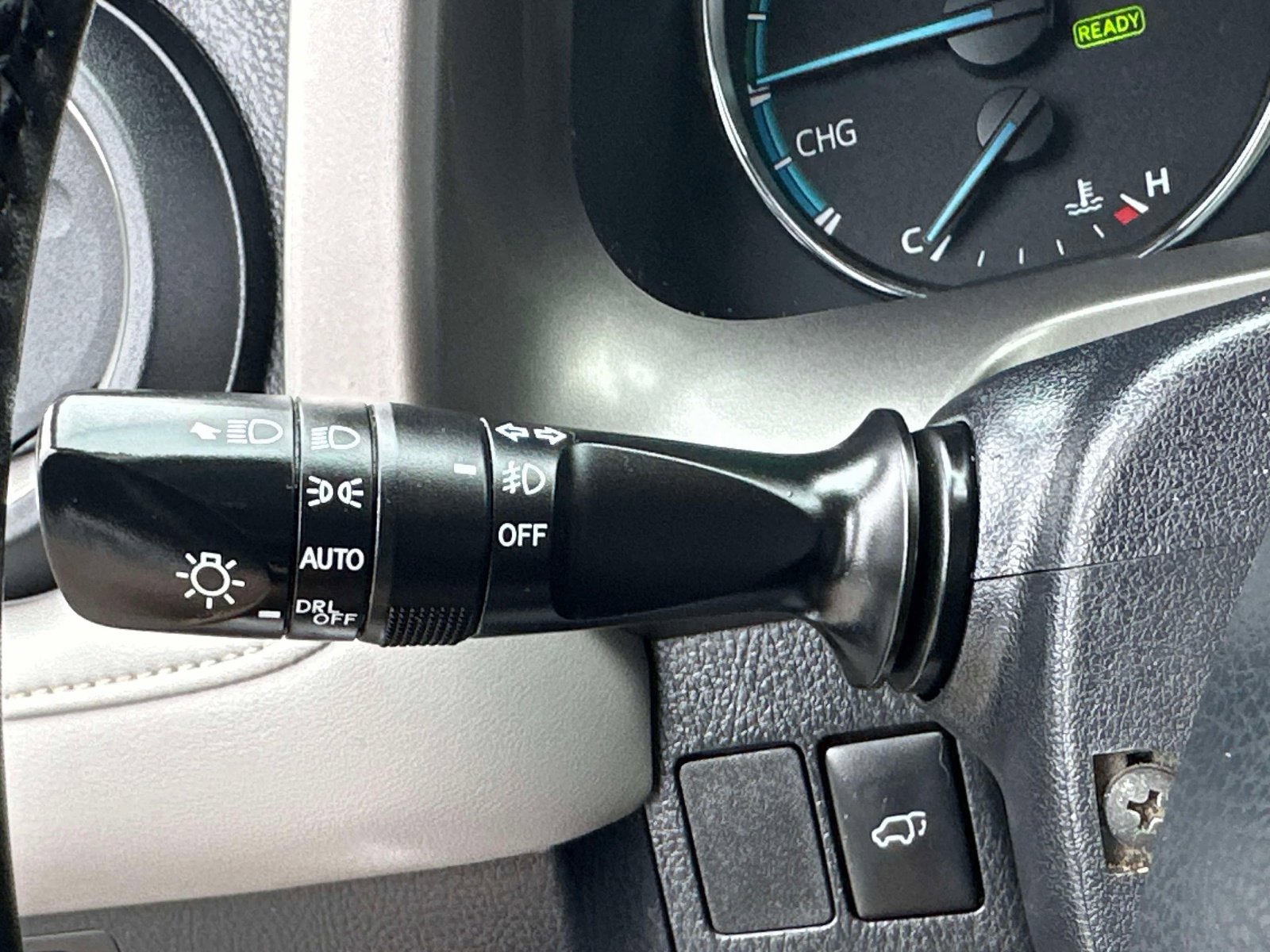 Used 2017 Toyota RAV4 Limited w/ Advanced Technology Package image 18