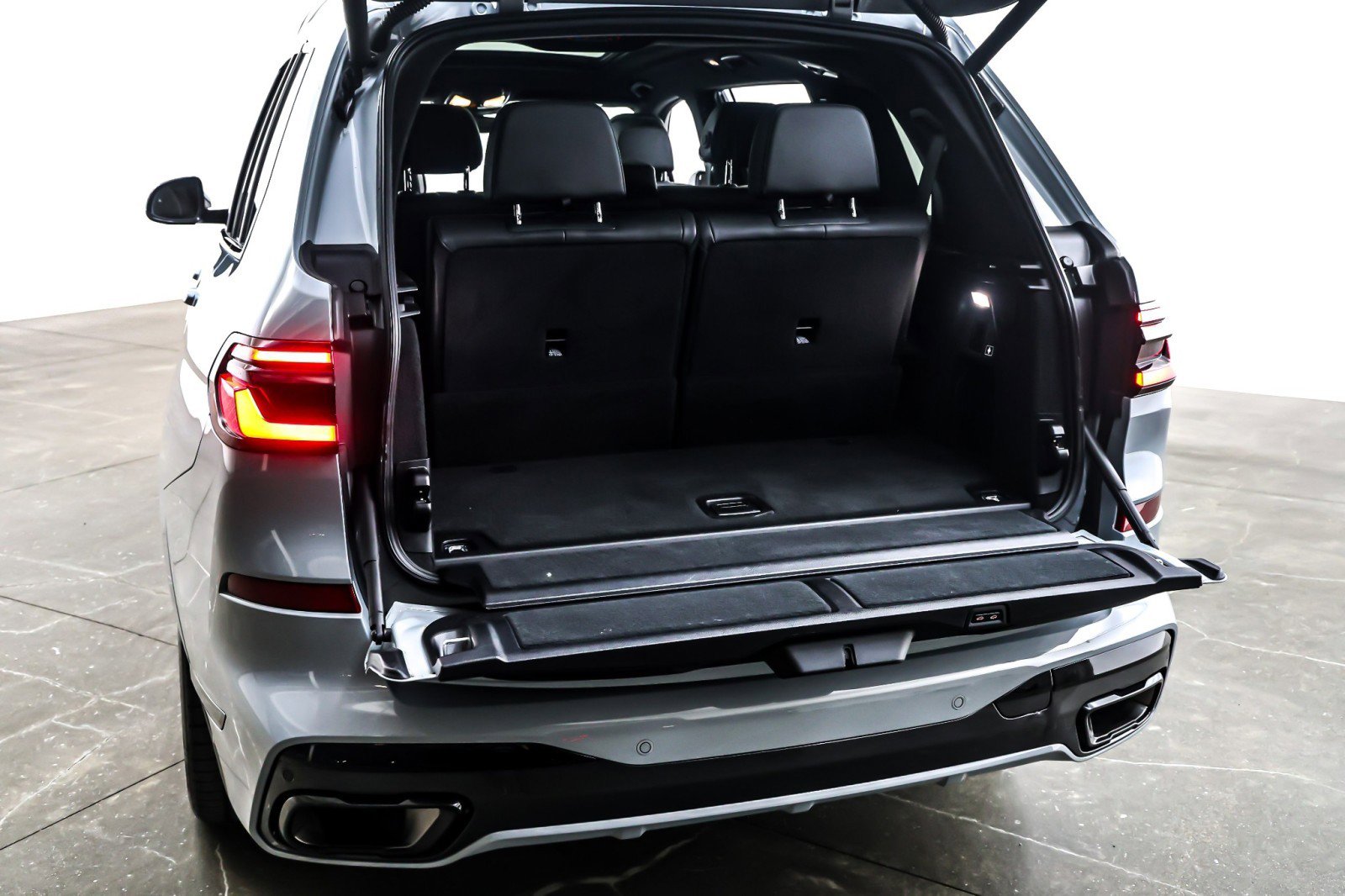 Used 2024 BMW X7 xDrive40i w/ M Sport Package image 24