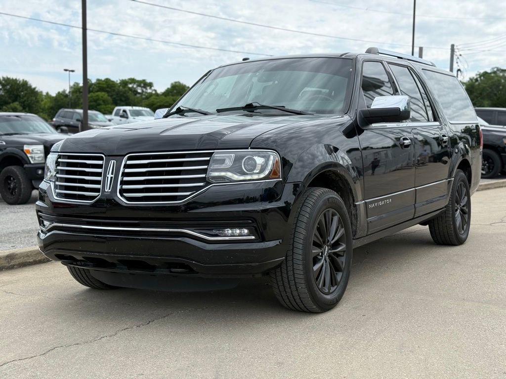Used 2017 Lincoln Navigator L Select AWD/4WD image 2