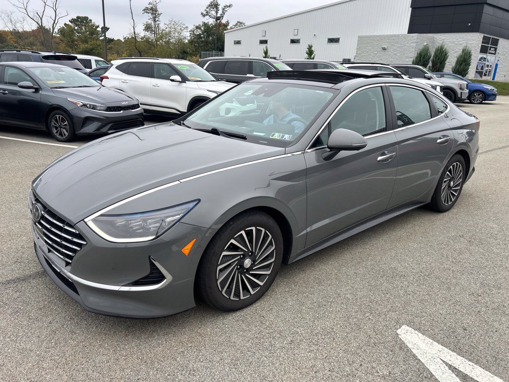 Used 2023 Hyundai Sonata Limited w/ Cargo Package FWD image 3