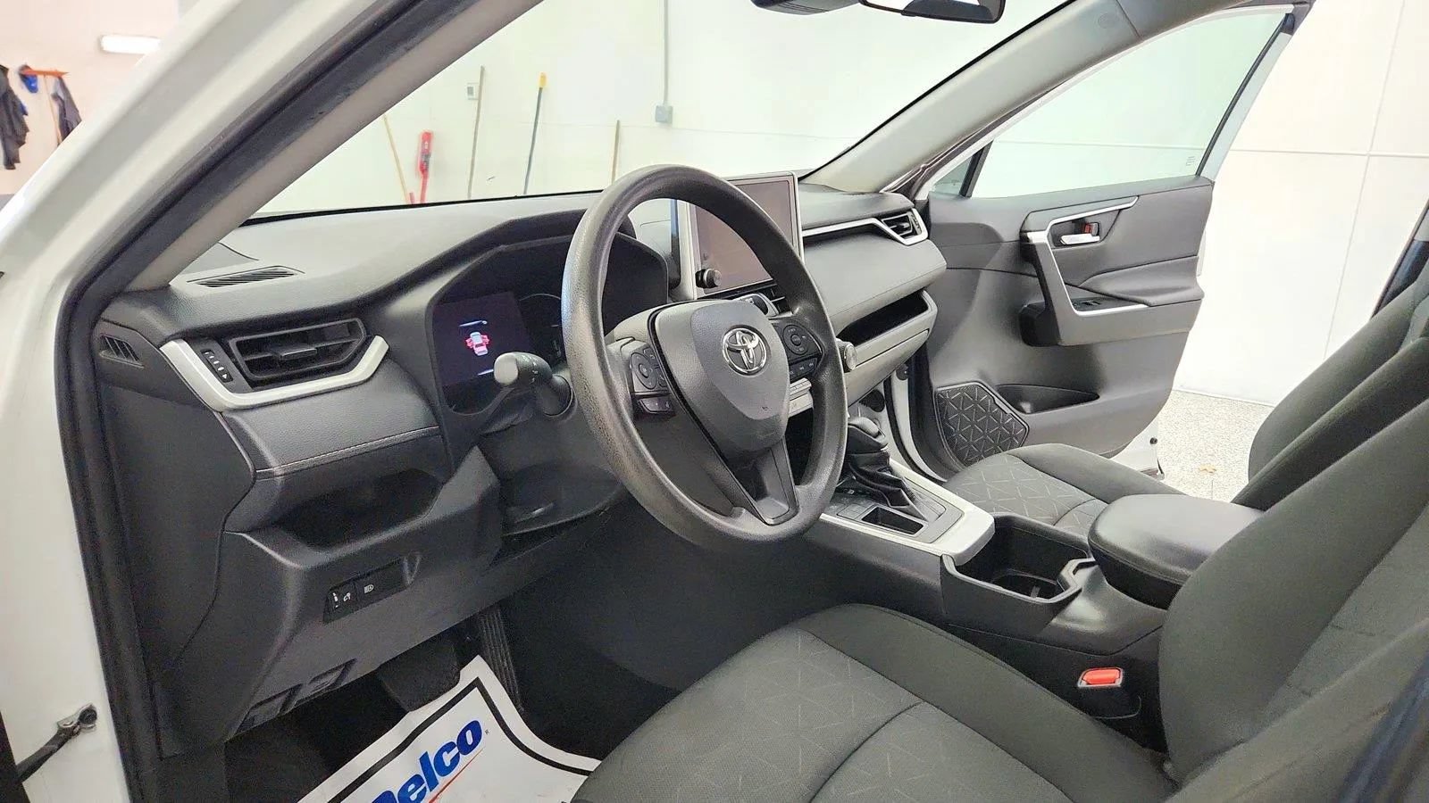 Used 2024 Toyota RAV4 XLE FWD image 14