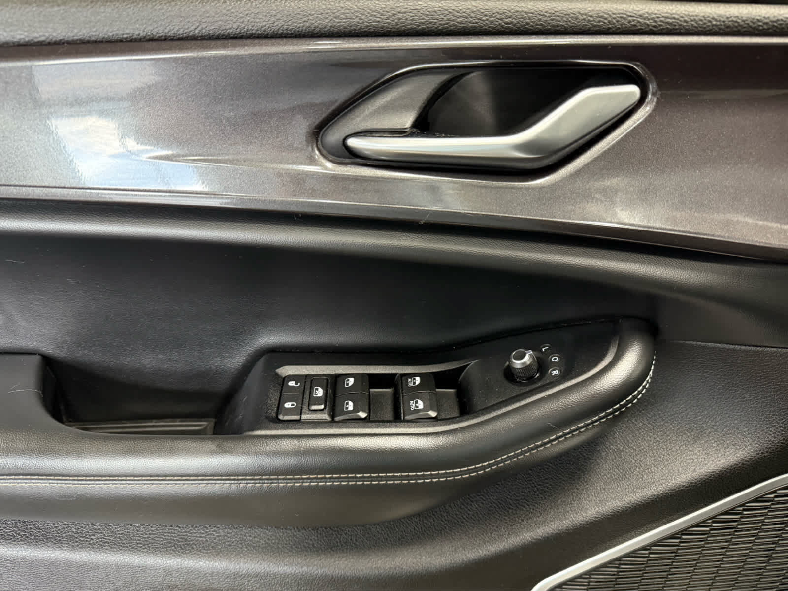 Used 2022 Jeep Grand Cherokee L Laredo w/ Luxury Tech Group I AWD/4WD image 14