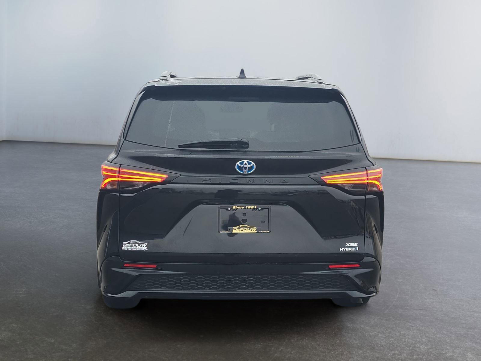 Used 2023 Toyota Sienna XLE image 4