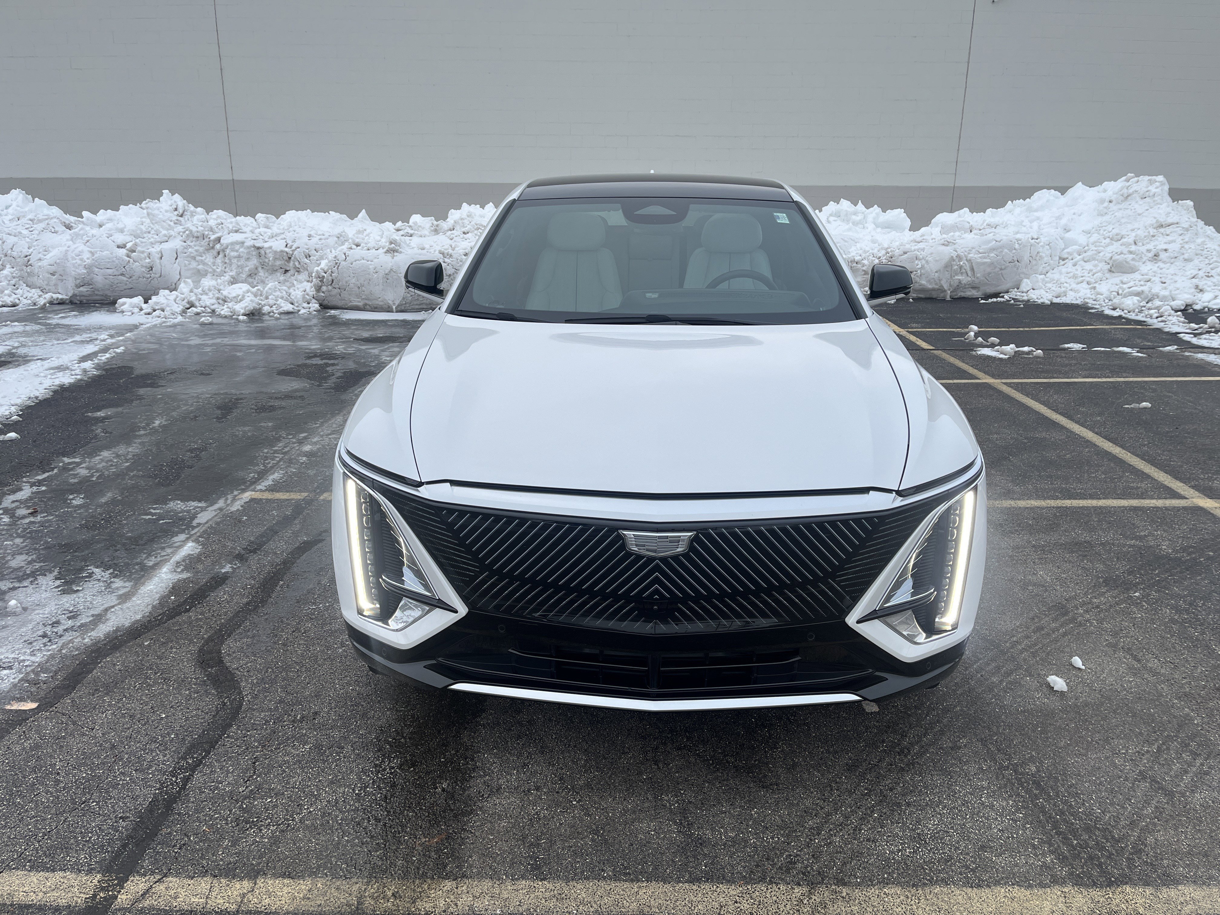 Used 2025 Cadillac Lyriq Luxury image 2