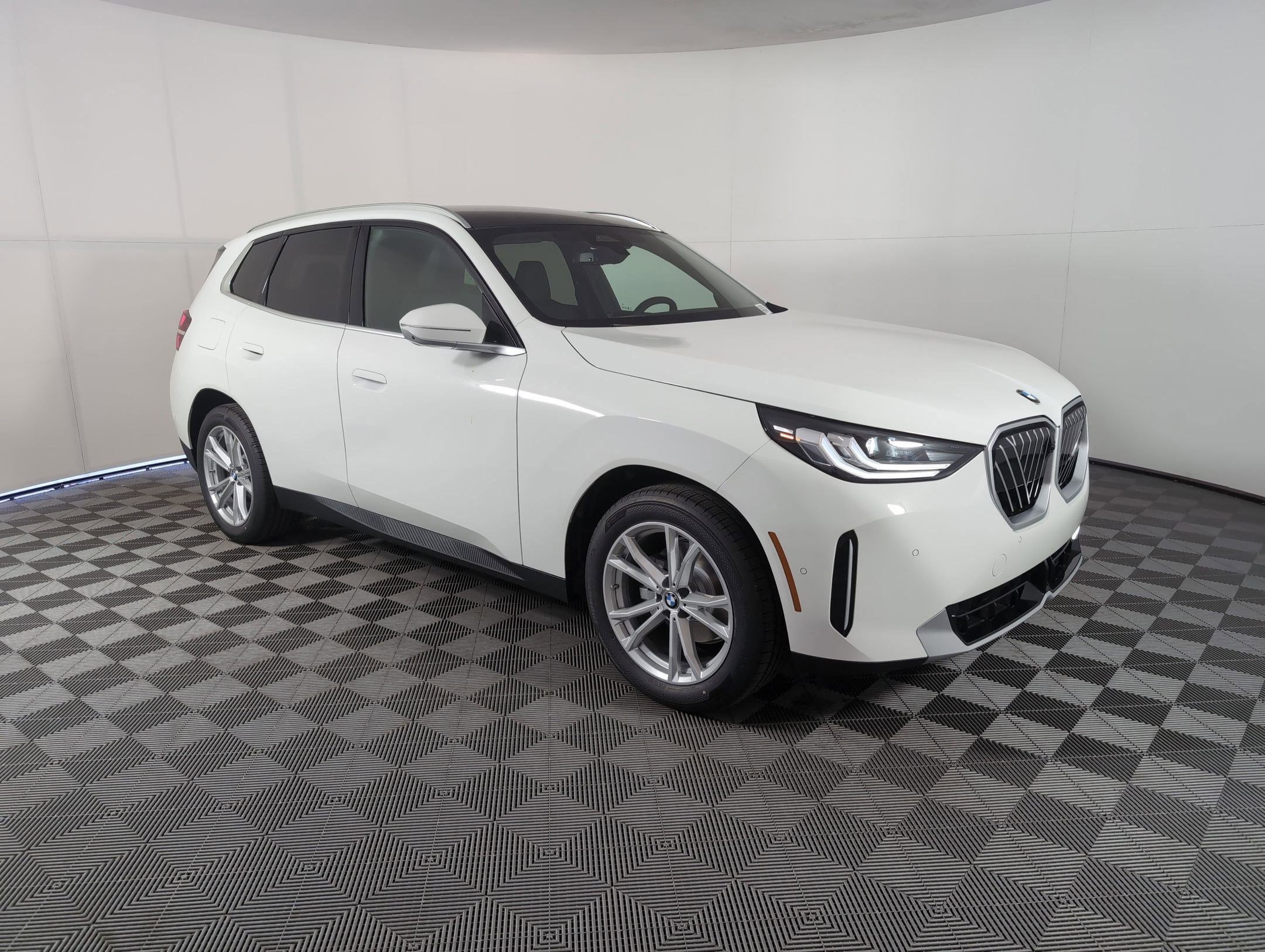 Used 2025 BMW X3 xDrive30i w/ Premium Package image 6