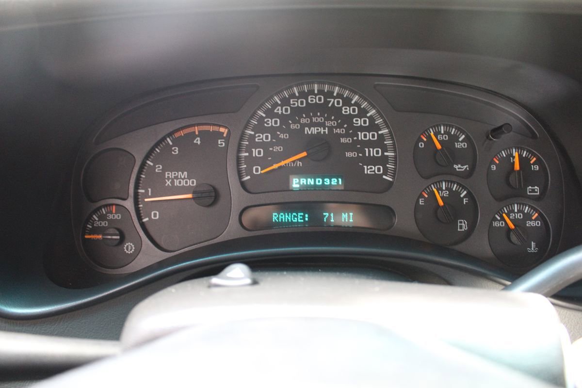 Used 2005 GMC Sierra 2500 SLE w/ Heavy-Duty Power Package AWD/4WD image 18
