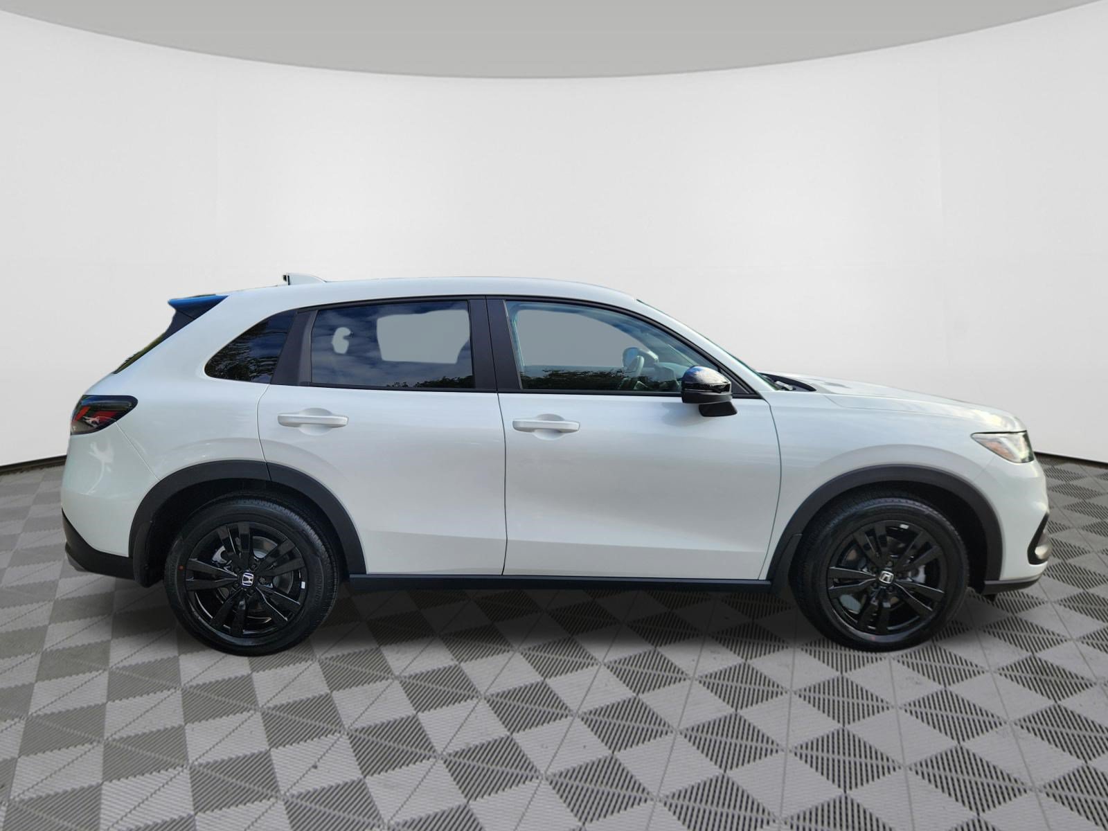 Used 2027 Honda HR-V Sport image 6