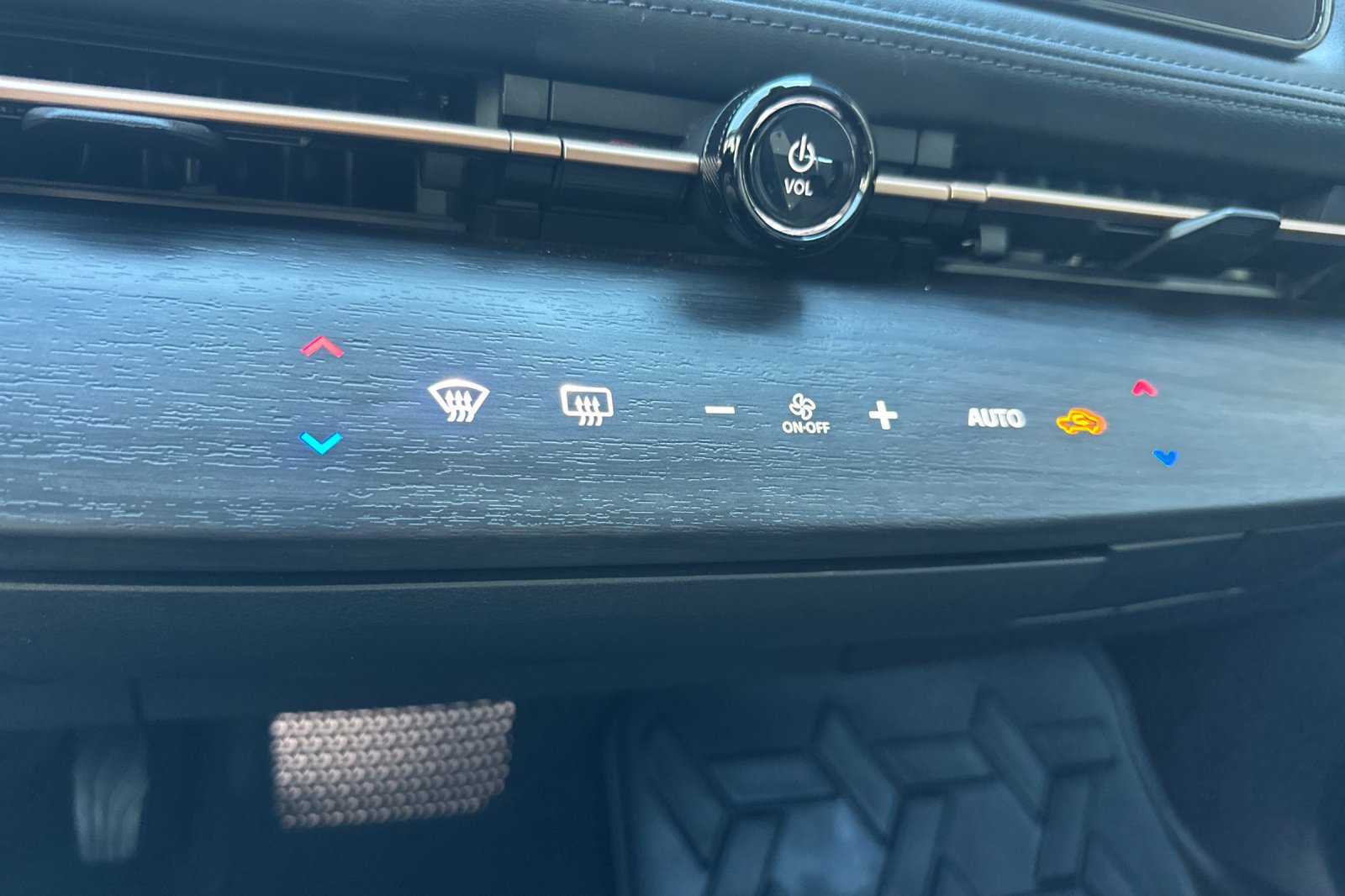 Certified 2023 Nissan Ariya FWD image 28