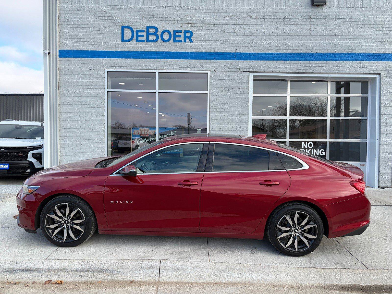 Used 2018 Chevrolet Malibu LT w/ Leather Package image 2