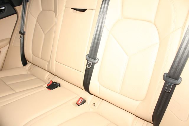 Certified 2025 Porsche Macan image 24