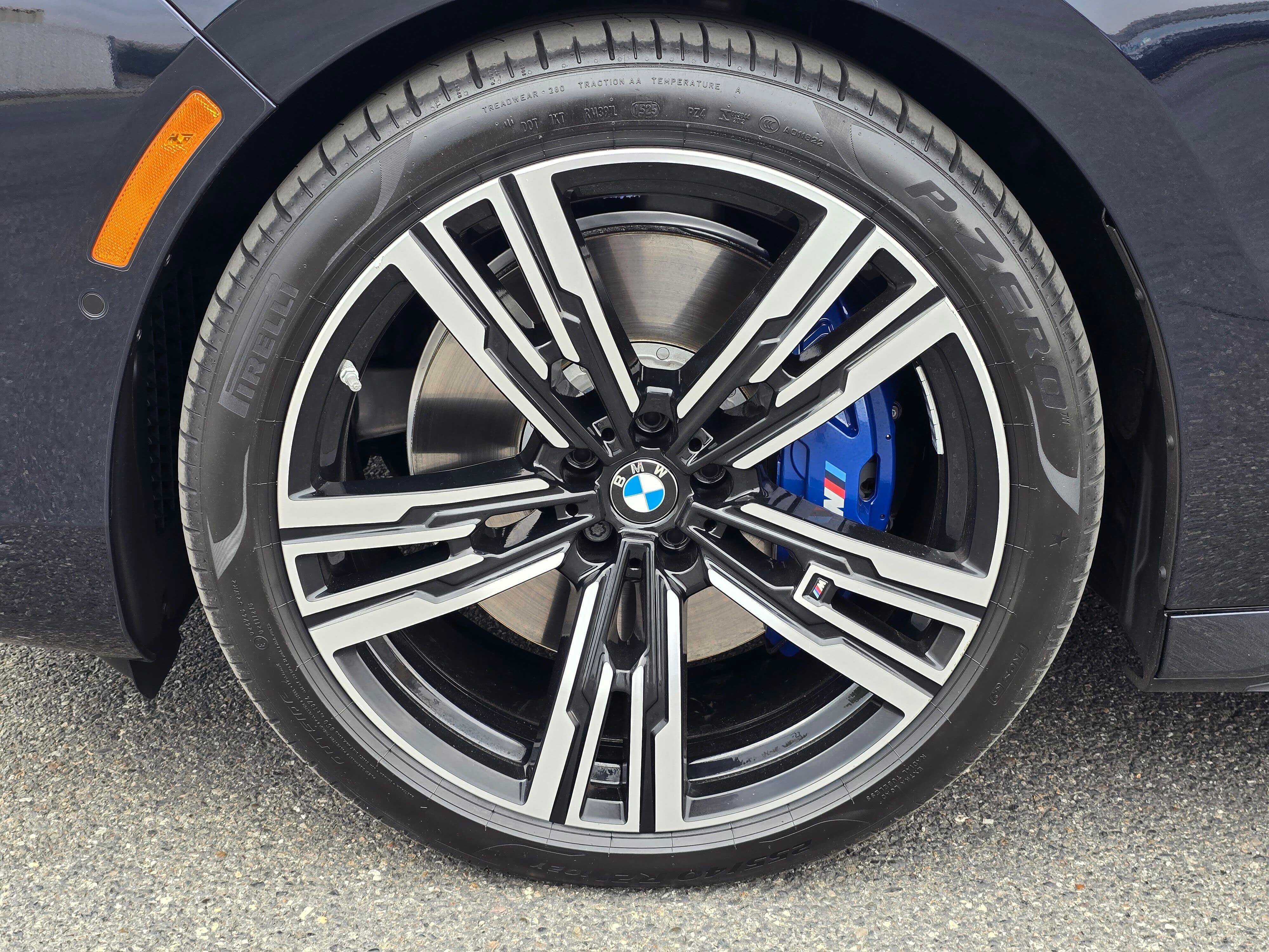 Used 2025 BMW 760i xDrive w/ Executive Package AWD/4WD image 8