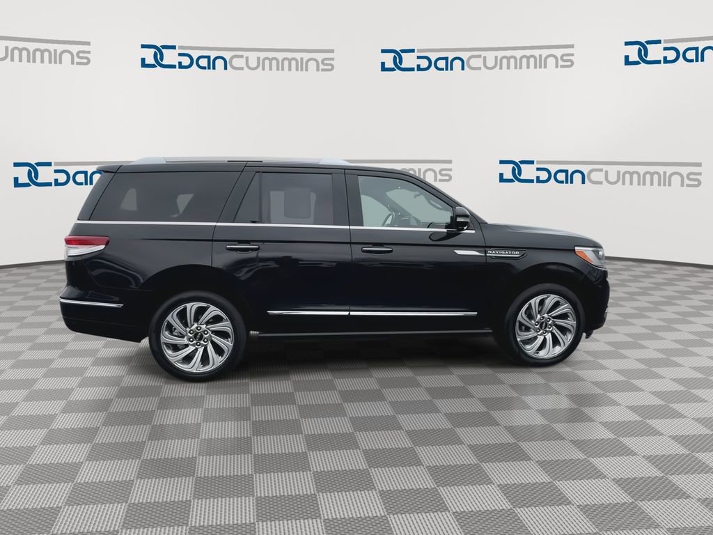 Used 2024 Lincoln Navigator Reserve image 9