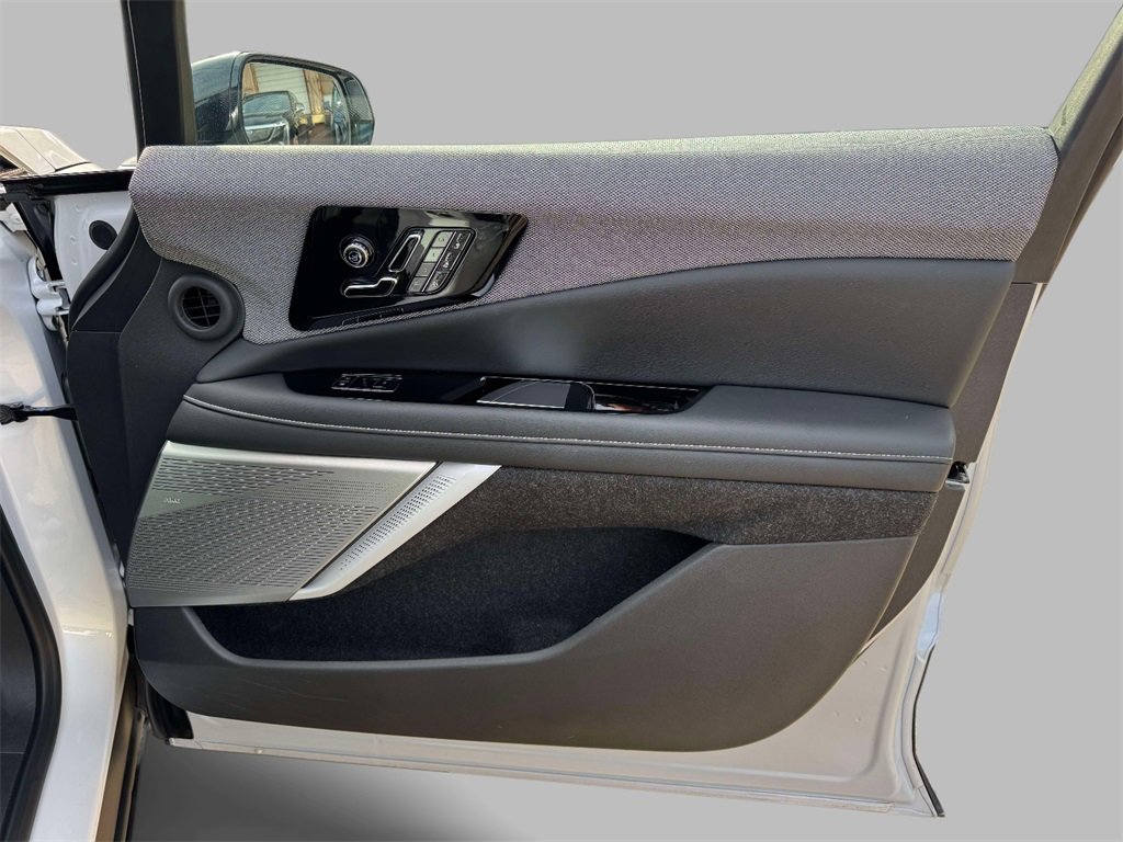Used 2025 Cadillac Optiq Luxury 2 w/ LPO, Floor Liner Package image 15