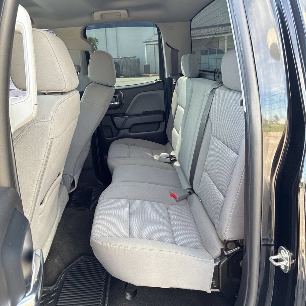 Used 2018 Chevrolet Silverado 1500 Custom w/ Custom Value Package AWD/4WD image 11
