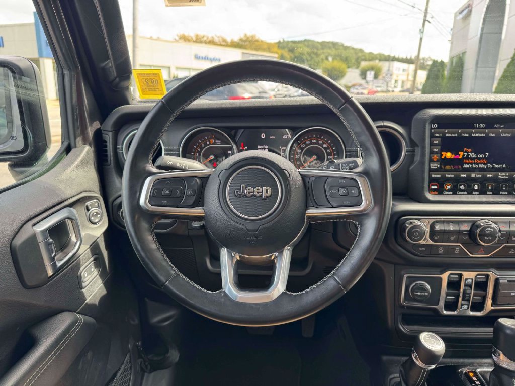 Used 2022 Jeep Wrangler Unlimited Sahara w/ Cold Weather Group AWD/4WD image 18
